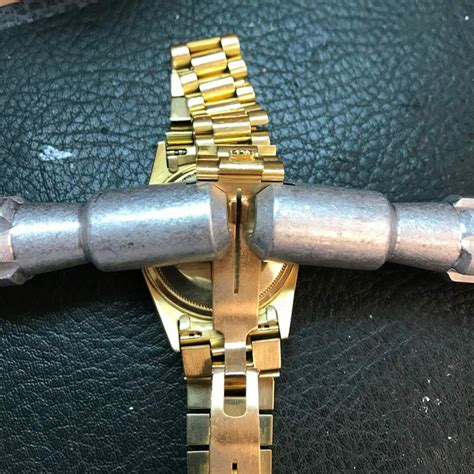 rolex no date spring clasp adjustment|how to adjust Rolex bracelet clasp.